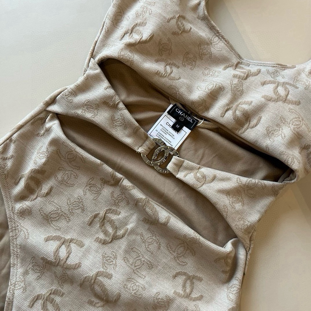 。

Chanel香奈儿连体泳衣、最新面料S M L XL
