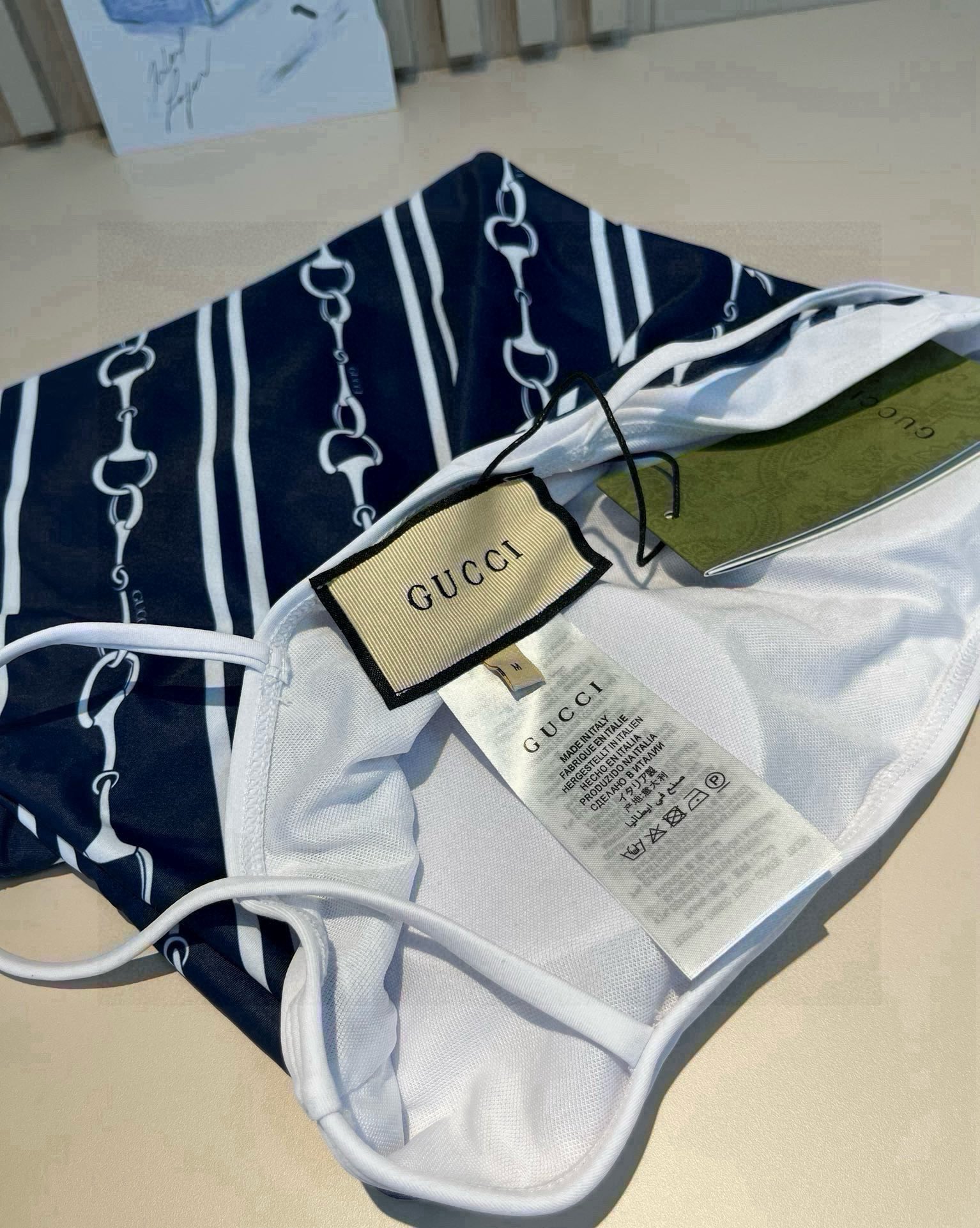 。

Gucci古奇新款连体泳衣，比基尼，S M L XL