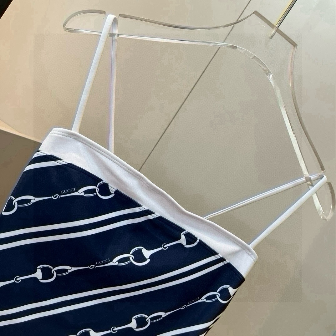 。

Gucci古奇新款连体泳衣，比基尼，S M L XL