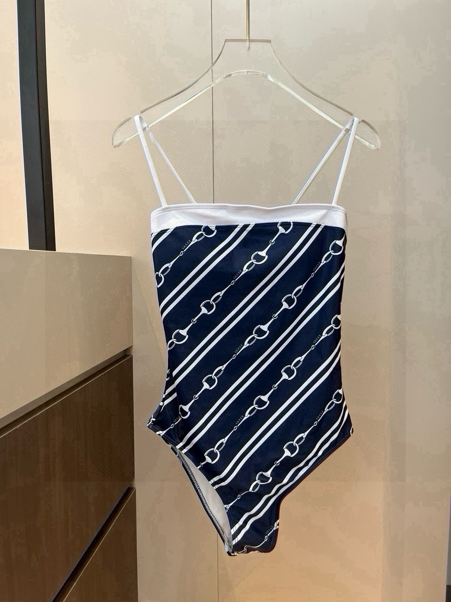。

Gucci古奇新款连体泳衣，比基尼，S M L XL