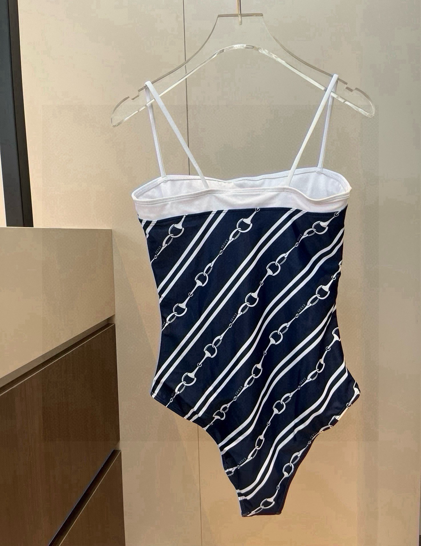 。

Gucci古奇新款连体泳衣，比基尼，S M L XL