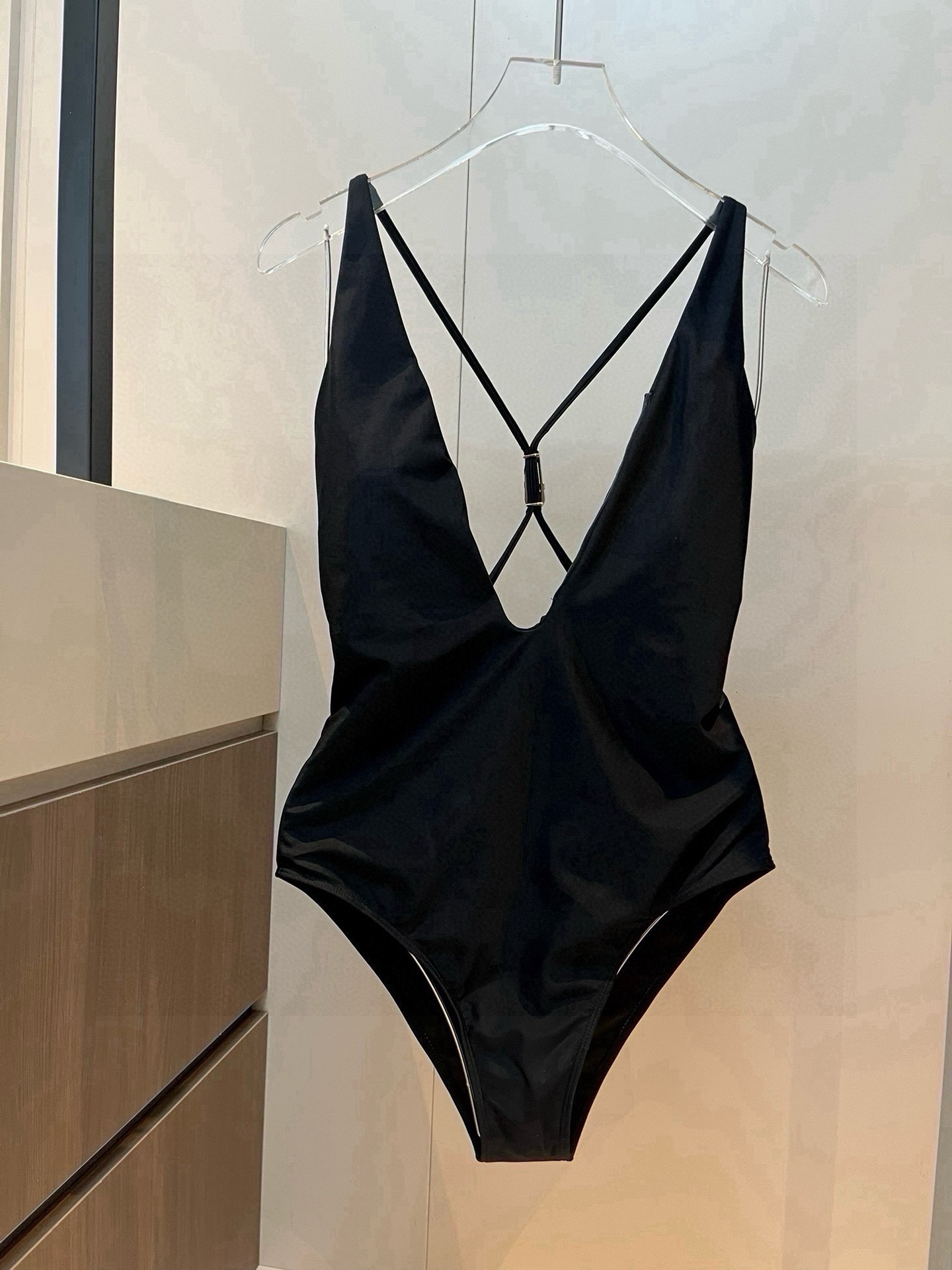 。
范思哲官方新款泳衣比基尼👙，高端定制，S M L XL