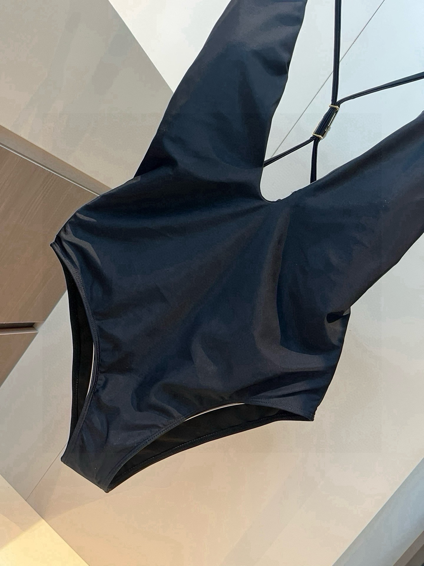 。
范思哲官方新款泳衣比基尼👙，高端定制，S M L XL