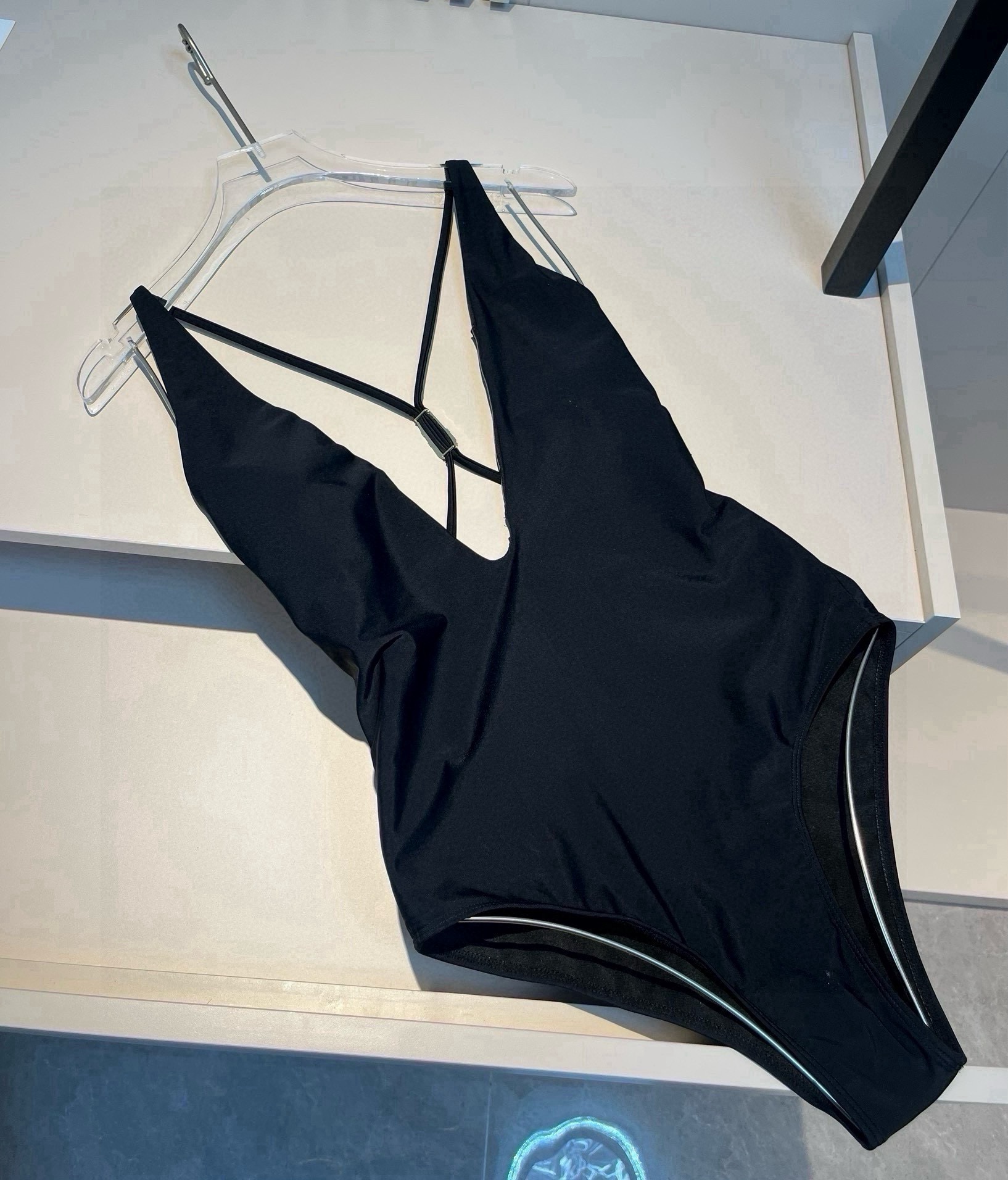 。
范思哲官方新款泳衣比基尼👙，高端定制，S M L XL