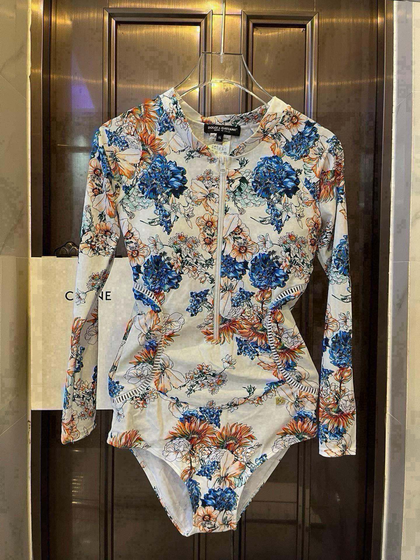 NO:374163,D&G Dolce & Gabbana new diving suit, careful swimsuit, full of personality, super water-snake waist, essential SM L XL swimsuits, swimsuits, swimsuits, bikinis, Dolce & Gabbana, swimsuits, swimsuits, bikinis19860909 D&G杜嘉班纳新款潜水服,小心机泳衣,个性十足,超显水蛇腰,出游必备SM L XL泳衣泳裤比基尼,泳衣，泳裤，比基尼,Dolce&Gabbana,Dolce&Gabbana,swimsuits,bikinis,accessory