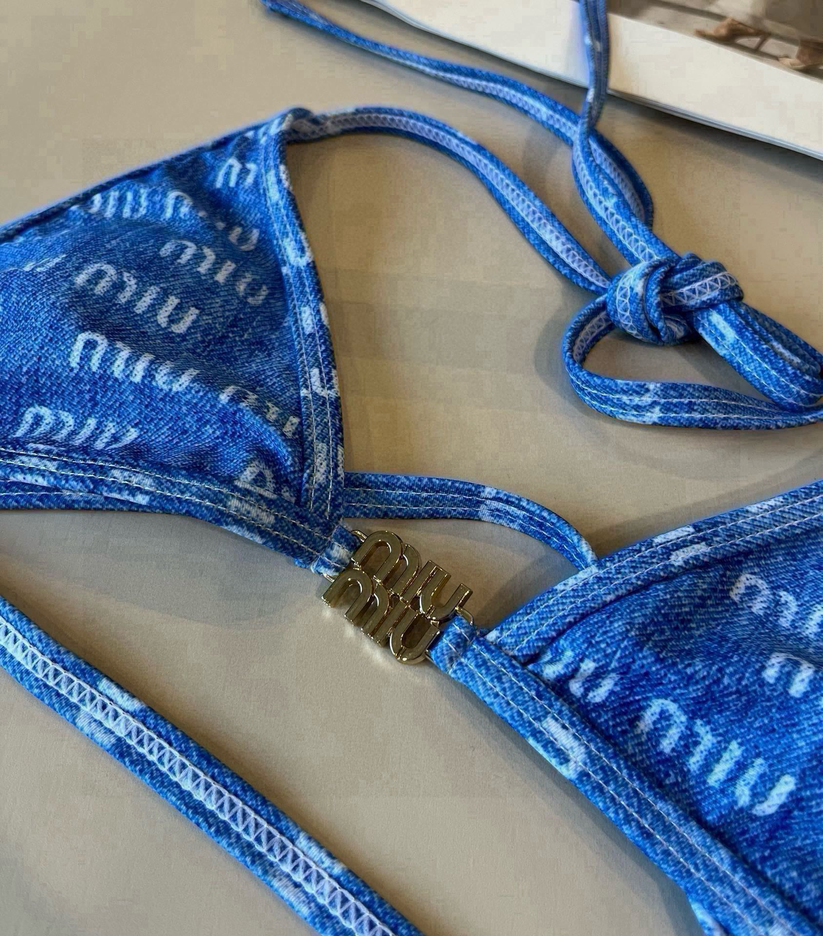 。 
miumiu缪缪新款比基尼😍🥰适合多种场景的游泳衣🏊‍♀️海边 游泳池 温泉 水上乐园 漂流都可以