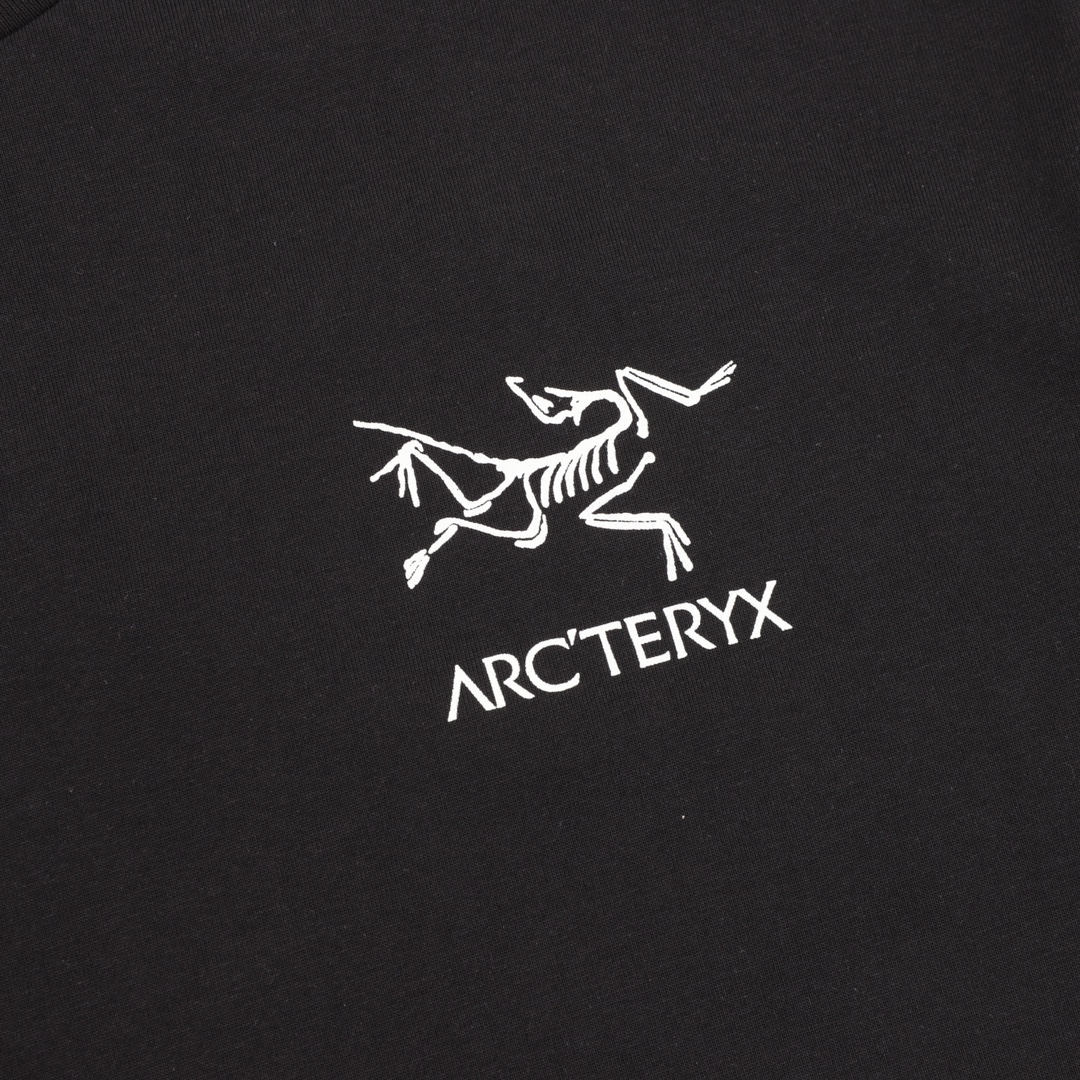 💰80
ARC‘ TERYX/始祖鸟 前后徽标印花短袖T恤
size:S-XL