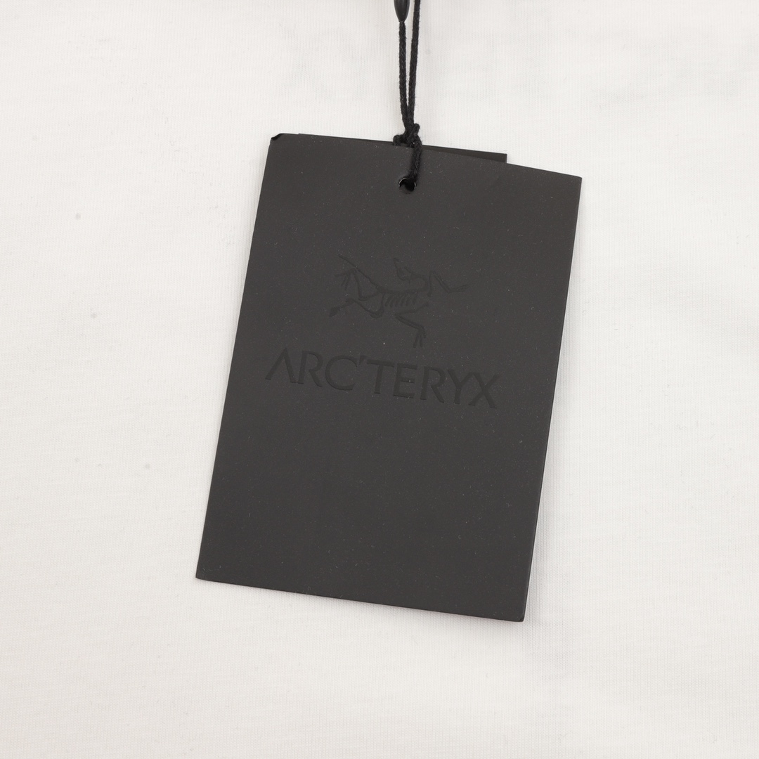 💰80
ARC‘ TERYX/始祖鸟 前后徽标印花短袖T恤
size:S-XL