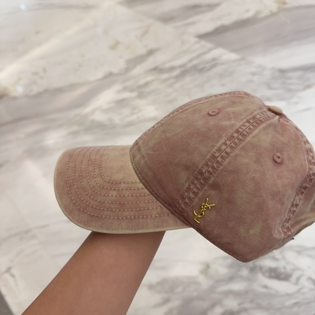 

YSL圣罗兰 字母刺绣棒球帽|韩系风
一款简单休闲风的棒球帽
是牛仔的款式 减龄百搭 适配度很高！
