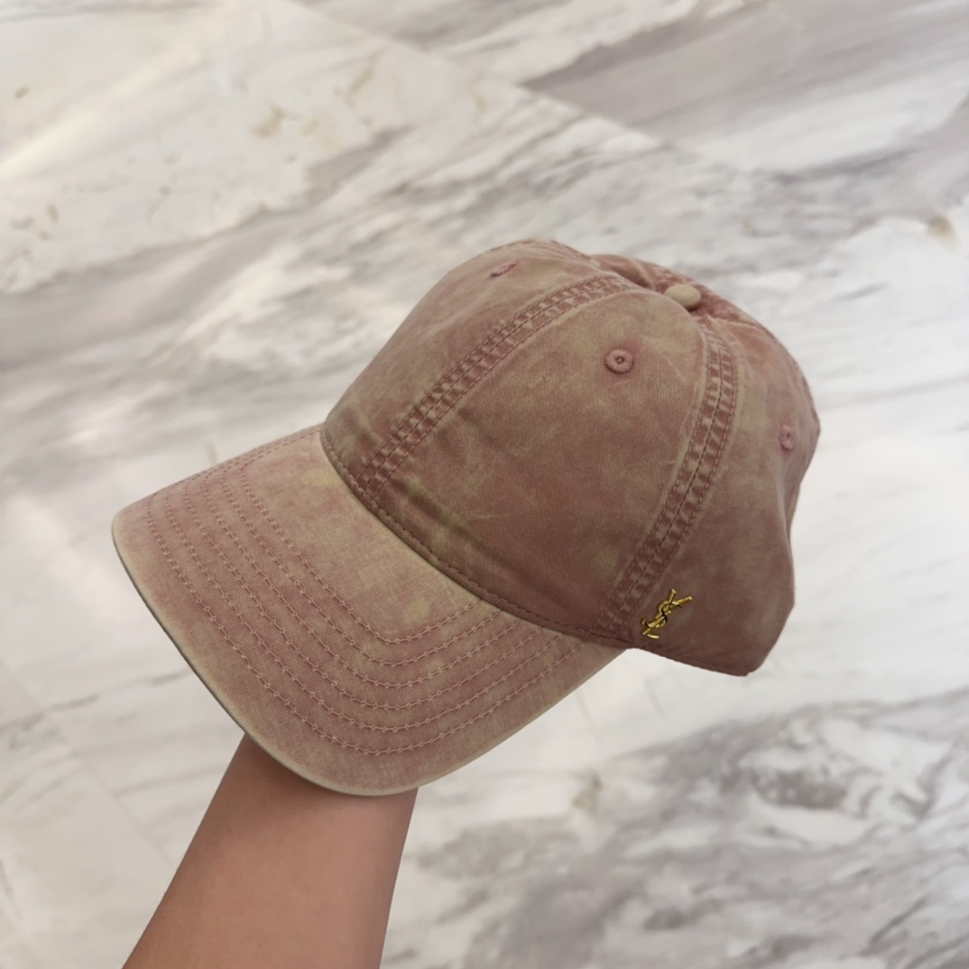 

YSL圣罗兰 字母刺绣棒球帽|韩系风
一款简单休闲风的棒球帽
是牛仔的款式 减龄百搭 适配度很高！
