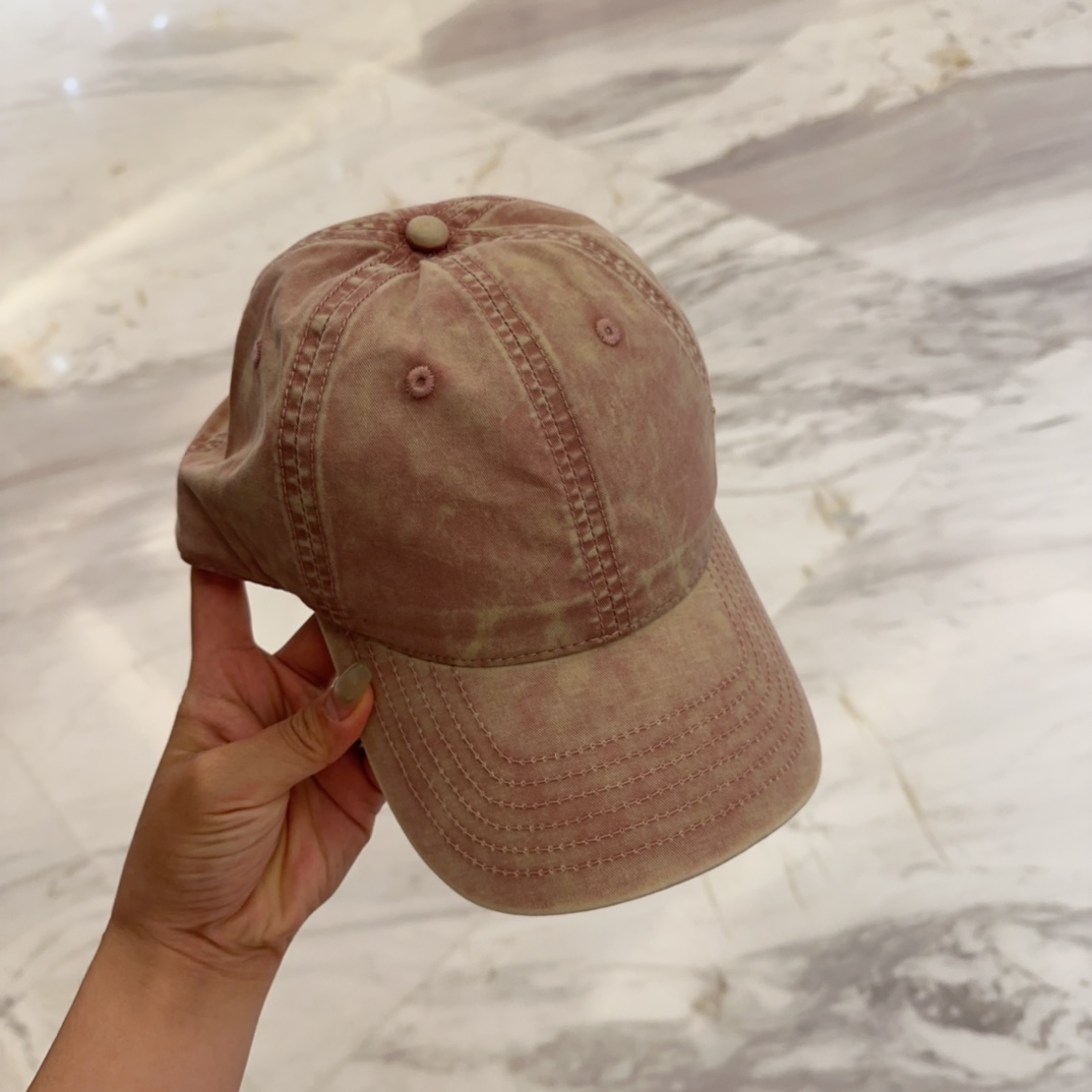 

YSL圣罗兰 字母刺绣棒球帽|韩系风
一款简单休闲风的棒球帽
是牛仔的款式 减龄百搭 适配度很高！
