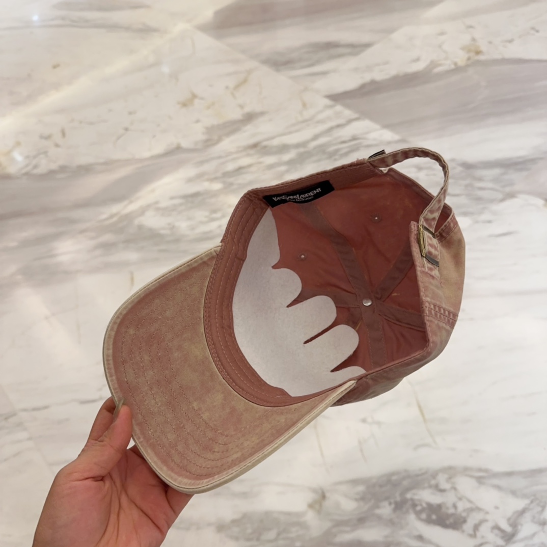 

YSL圣罗兰 字母刺绣棒球帽|韩系风
一款简单休闲风的棒球帽
是牛仔的款式 减龄百搭 适配度很高！
