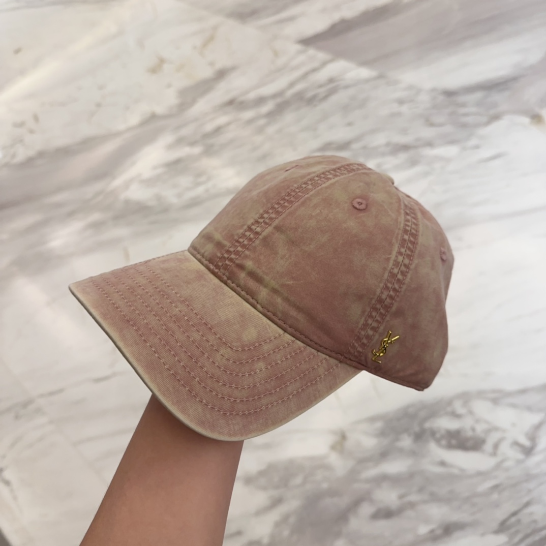 

YSL圣罗兰 字母刺绣棒球帽|韩系风
一款简单休闲风的棒球帽
是牛仔的款式 减龄百搭 适配度很高！
