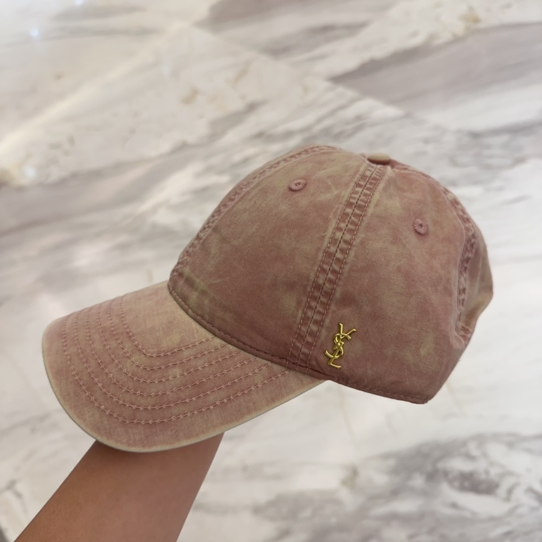 

YSL圣罗兰 字母刺绣棒球帽|韩系风
一款简单休闲风的棒球帽
是牛仔的款式 减龄百搭 适配度很高！
