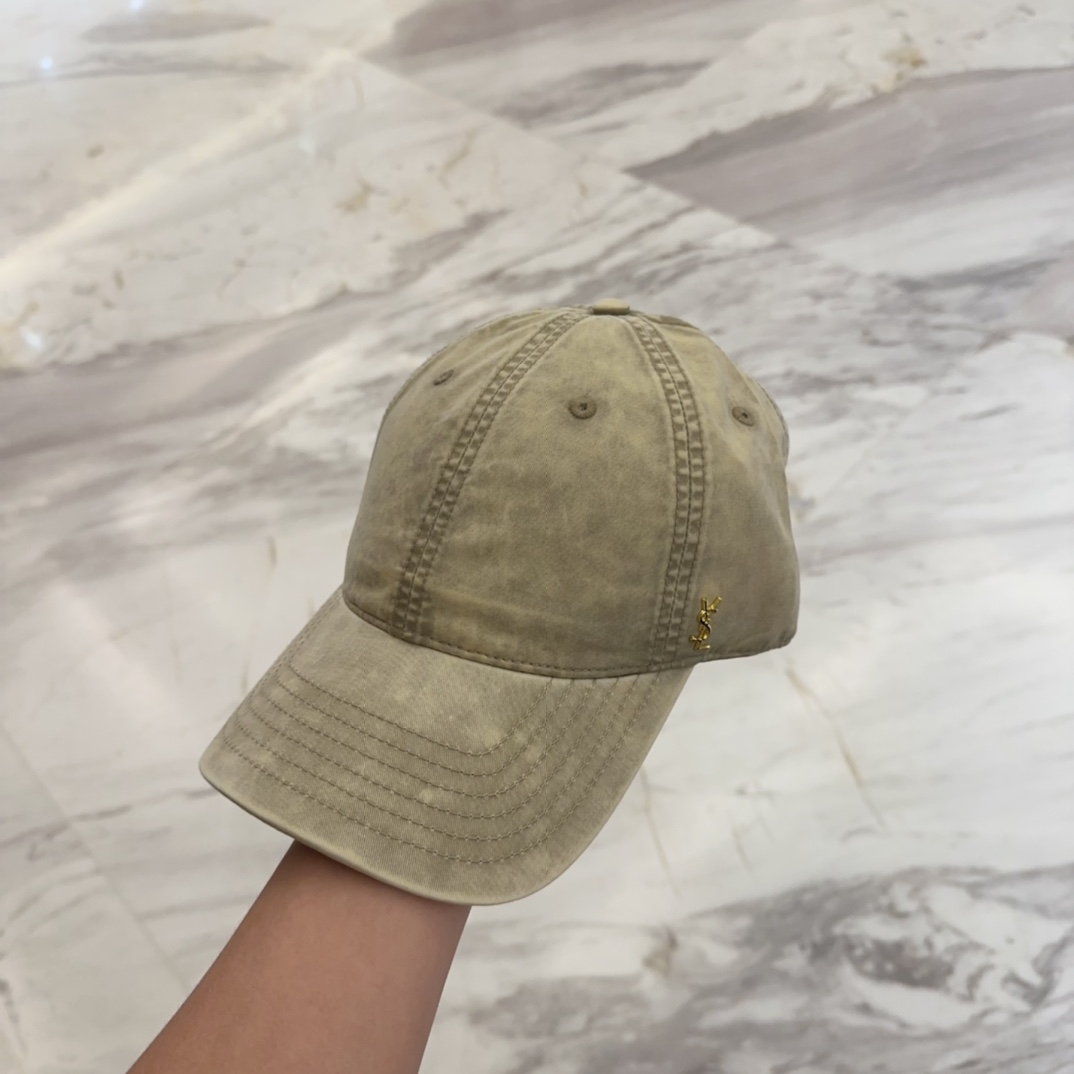 

YSL圣罗兰 字母刺绣棒球帽|韩系风
一款简单休闲风的棒球帽
是牛仔的款式 减龄百搭 适配度很高！
