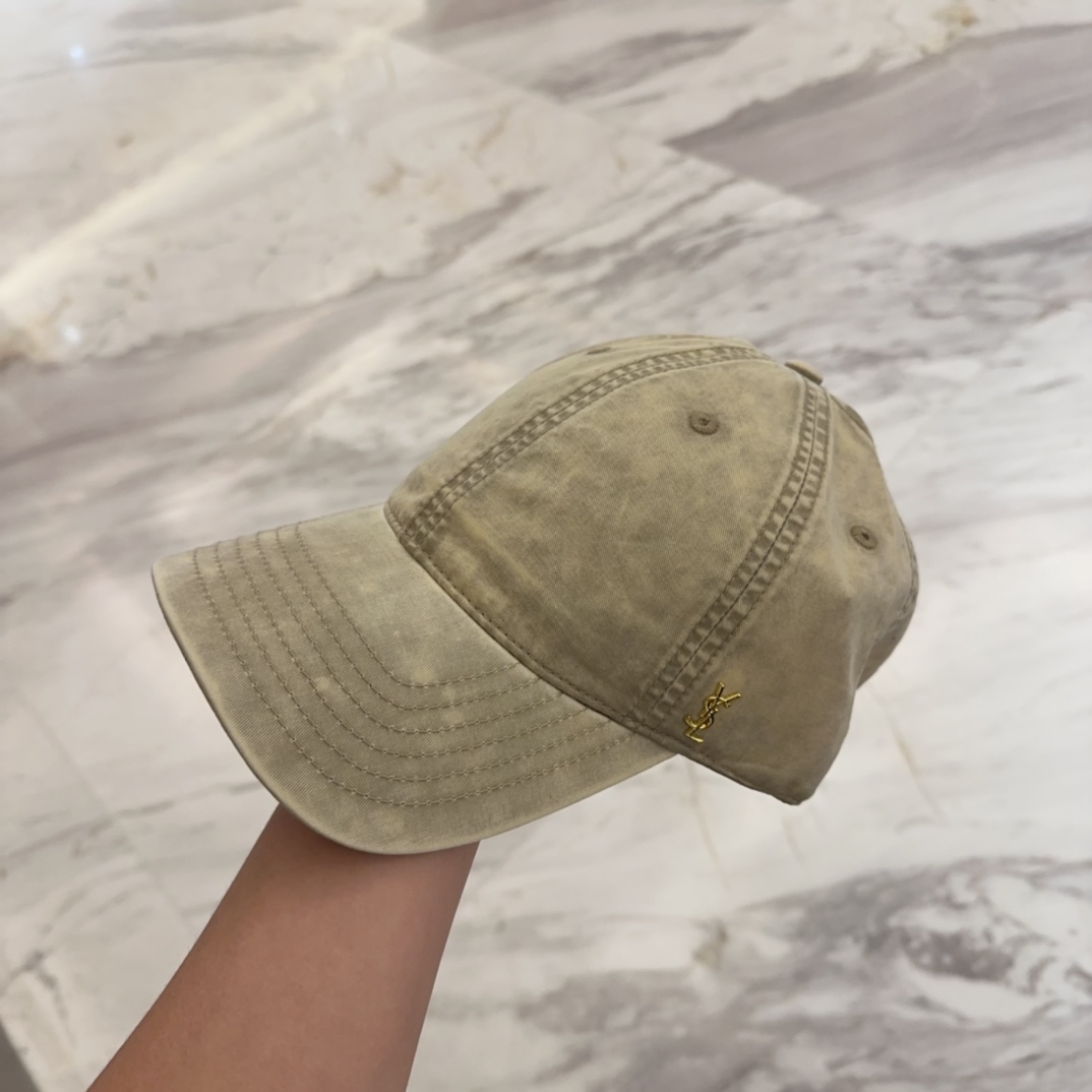 

YSL圣罗兰 字母刺绣棒球帽|韩系风
一款简单休闲风的棒球帽
是牛仔的款式 减龄百搭 适配度很高！
