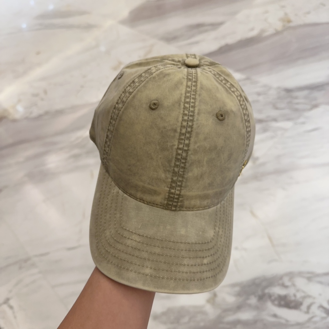 

YSL圣罗兰 字母刺绣棒球帽|韩系风
一款简单休闲风的棒球帽
是牛仔的款式 减龄百搭 适配度很高！
