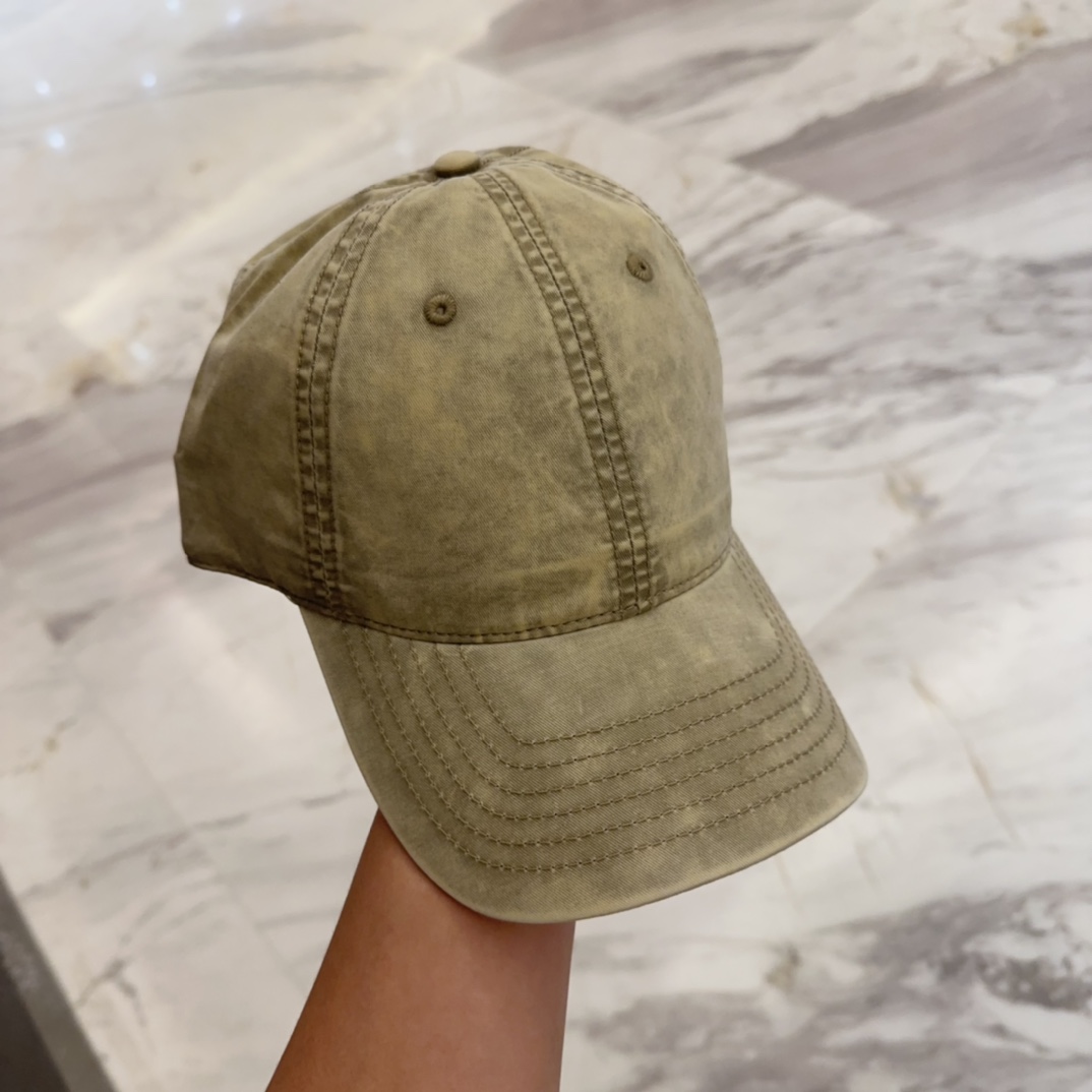 

YSL圣罗兰 字母刺绣棒球帽|韩系风
一款简单休闲风的棒球帽
是牛仔的款式 减龄百搭 适配度很高！
