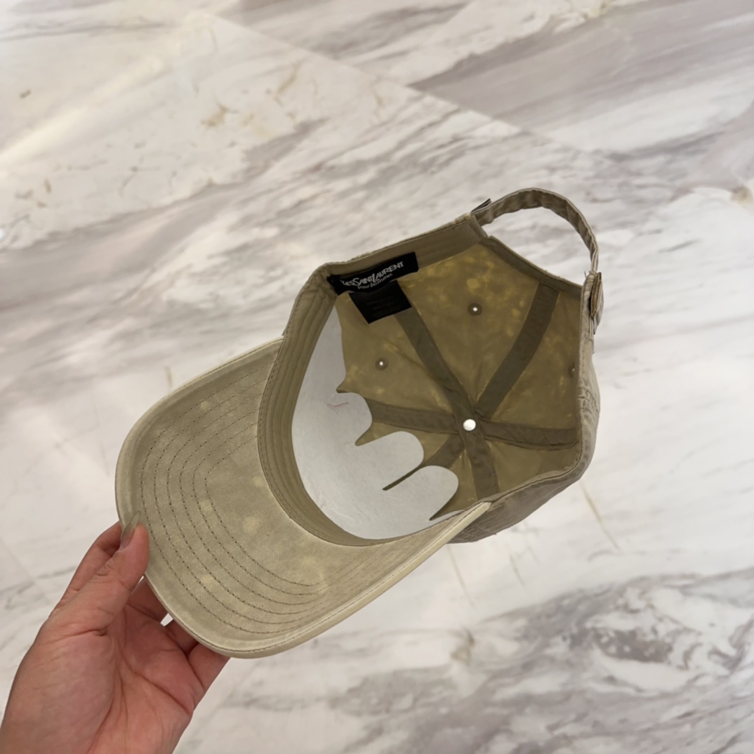 

YSL圣罗兰 字母刺绣棒球帽|韩系风
一款简单休闲风的棒球帽
是牛仔的款式 减龄百搭 适配度很高！
