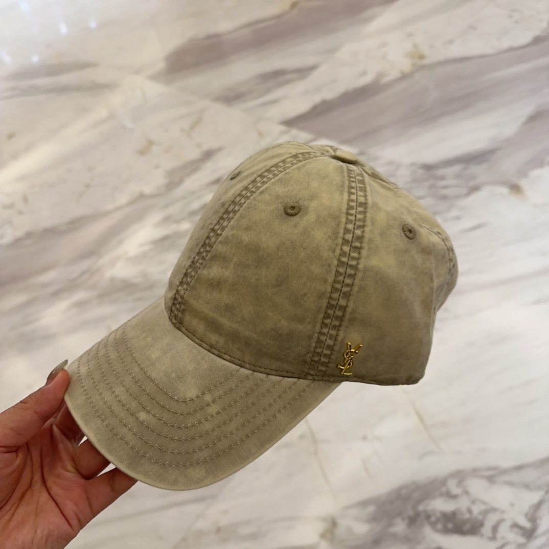 

YSL圣罗兰 字母刺绣棒球帽|韩系风
一款简单休闲风的棒球帽
是牛仔的款式 减龄百搭 适配度很高！
