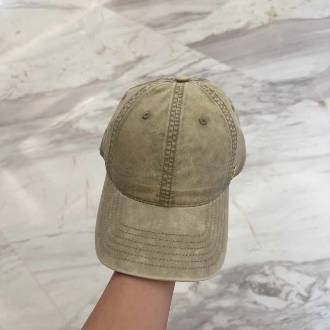 

YSL圣罗兰 字母刺绣棒球帽|韩系风
一款简单休闲风的棒球帽
是牛仔的款式 减龄百搭 适配度很高！
