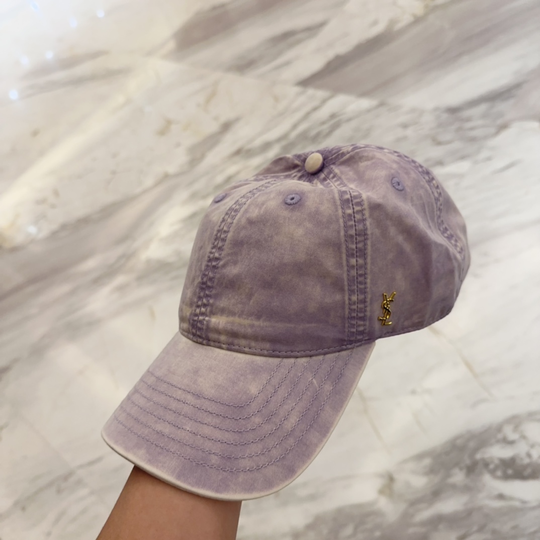 

YSL圣罗兰 字母刺绣棒球帽|韩系风
一款简单休闲风的棒球帽
是牛仔的款式 减龄百搭 适配度很高！
