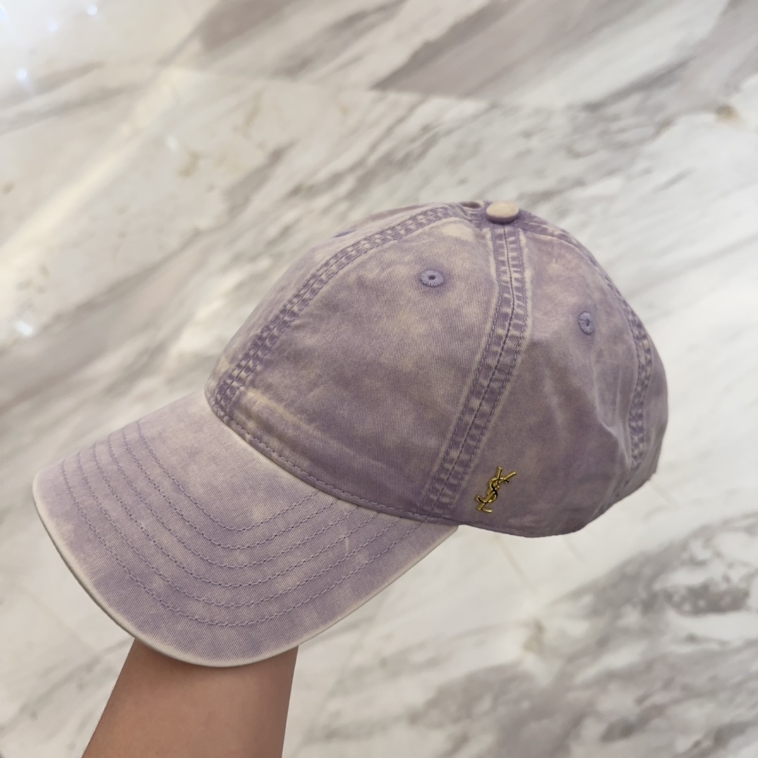 

YSL圣罗兰 字母刺绣棒球帽|韩系风
一款简单休闲风的棒球帽
是牛仔的款式 减龄百搭 适配度很高！
