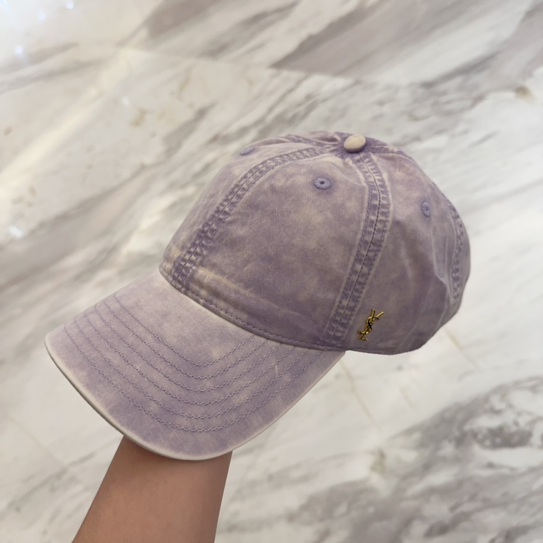 

YSL圣罗兰 字母刺绣棒球帽|韩系风
一款简单休闲风的棒球帽
是牛仔的款式 减龄百搭 适配度很高！
