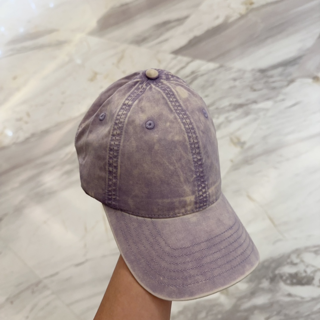 

YSL圣罗兰 字母刺绣棒球帽|韩系风
一款简单休闲风的棒球帽
是牛仔的款式 减龄百搭 适配度很高！
