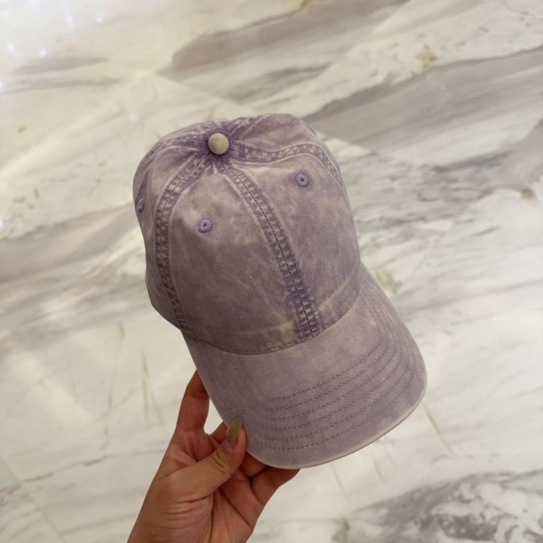 

YSL圣罗兰 字母刺绣棒球帽|韩系风
一款简单休闲风的棒球帽
是牛仔的款式 减龄百搭 适配度很高！
