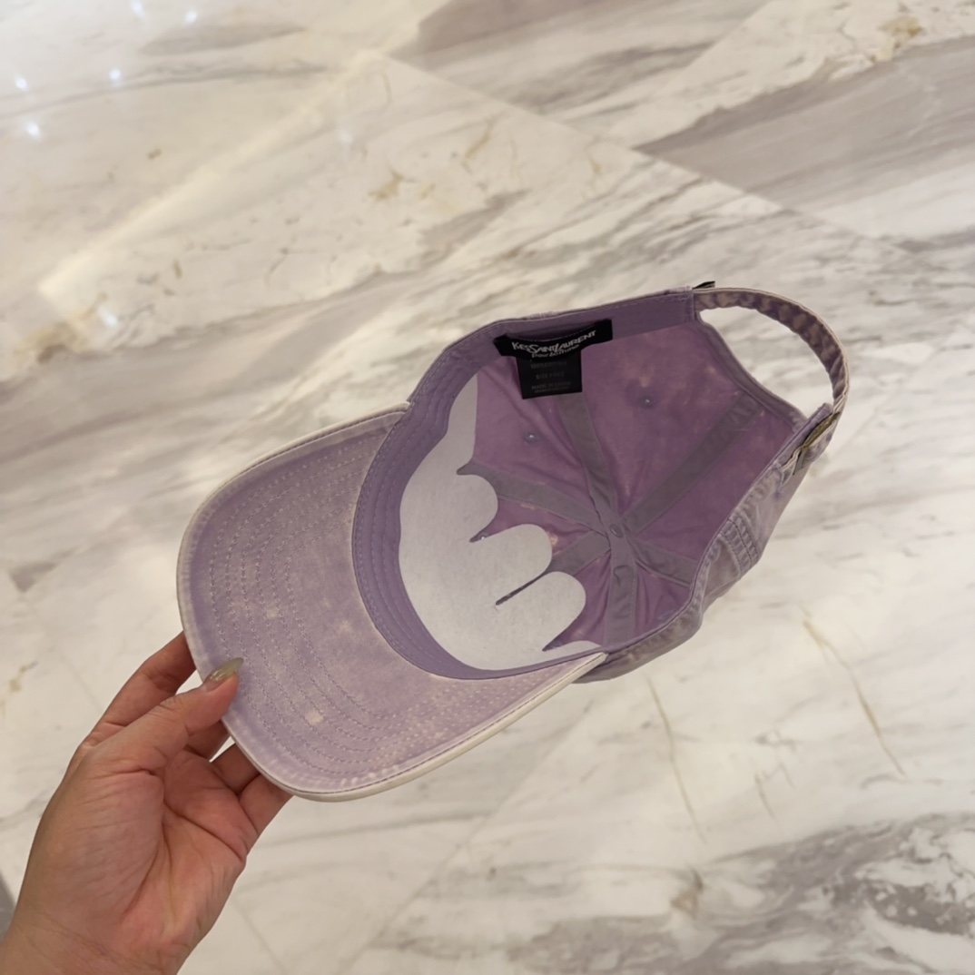 

YSL圣罗兰 字母刺绣棒球帽|韩系风
一款简单休闲风的棒球帽
是牛仔的款式 减龄百搭 适配度很高！
