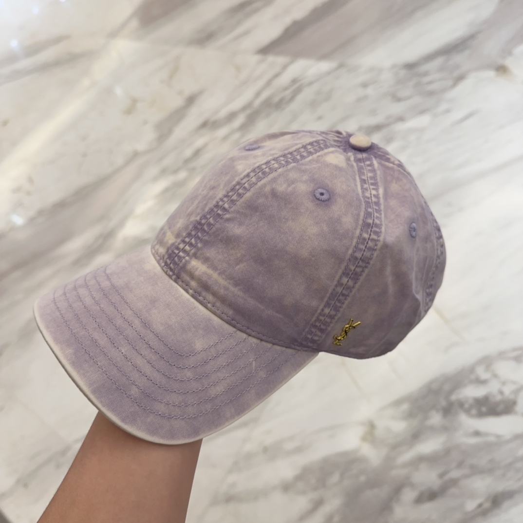 

YSL圣罗兰 字母刺绣棒球帽|韩系风
一款简单休闲风的棒球帽
是牛仔的款式 减龄百搭 适配度很高！
