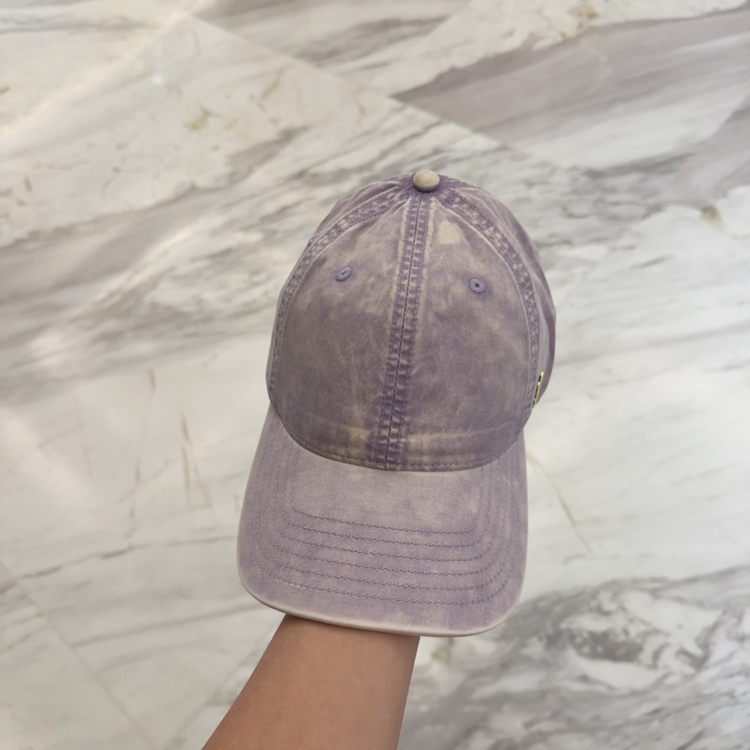 

YSL圣罗兰 字母刺绣棒球帽|韩系风
一款简单休闲风的棒球帽
是牛仔的款式 减龄百搭 适配度很高！
