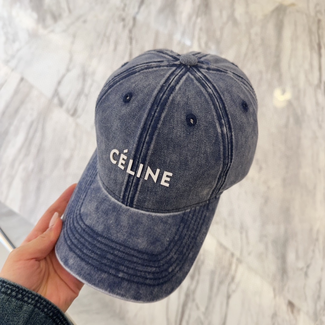 

Celine最新棒球帽
颜色版型都很正！