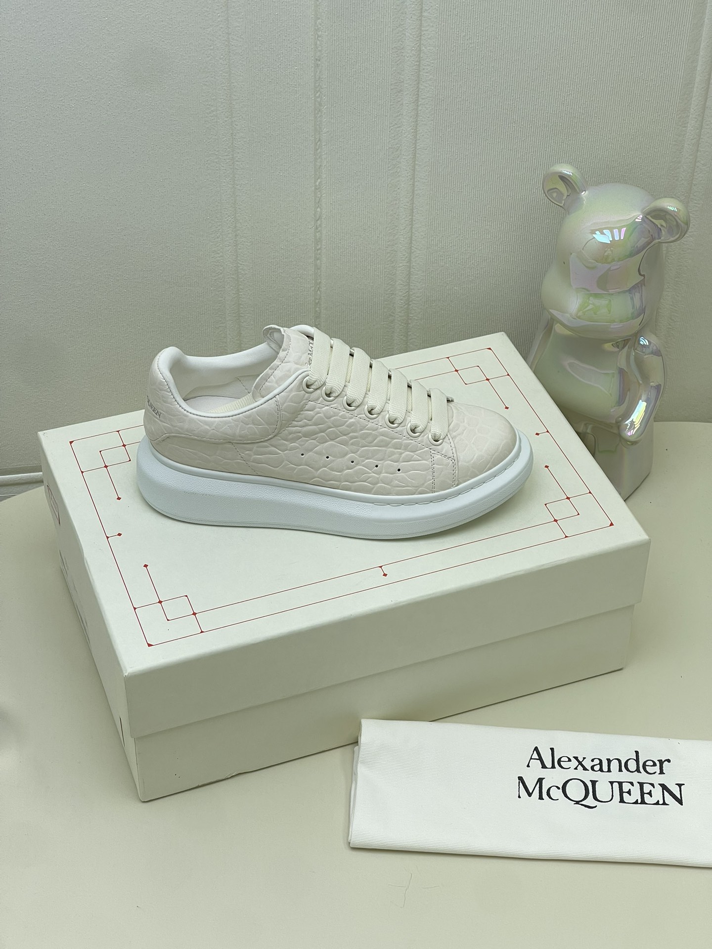 P250🌈 Toma real exclusiva (versión alta) Pareja clásica de Alexander McQueen 👫 zapatos blancos Último mostr…