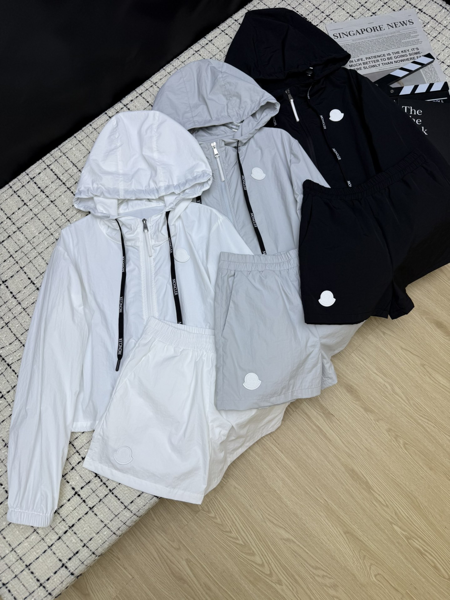 NO:421135,Sports and leisure 25ss Custom imported sun protection suits, essential sun protection for daily holidays, super high appearance, short hooded tops with elastic waist shorts, a set of top body is perfectly elongated, too tall, it is also very good to take photos, and you can also wear them separately, just like versatile, three-color SML, shorts, hats, alexander wang19860909运动休闲 25ss 定制进口防晒套装 日常出街度假防晒必备款 颜值超高 短款连帽上衣搭配松紧腰短裤 一套上身妥妥的拉长身材比例 太显高了 拍照也是很出片 还可以分开穿 一样百搭 三色SML,,shorts,hats,alexander wang,Women's clothing