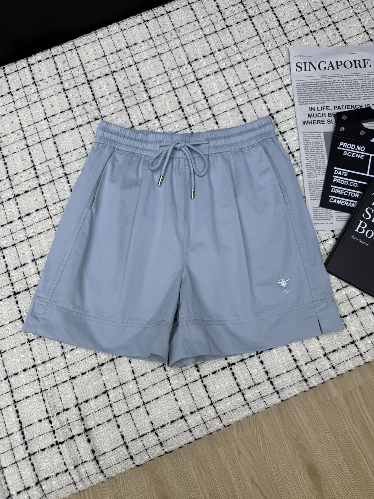 NO:421123,25ss Basic essential series of elastic shorts, huge and versatile, can be matched with casual T-shirts or elegant shirts. Wide-leg pants, more hidden flesh, side embroidered letter logo details The fabric is a relatively broad-minded cotton fabric. Four-color SML, shorts, shirts, tees, t-shirt, alexander wang1986090925ss 基础必备系列松紧系带短裤 巨巨百搭 不管是休闲T恤或者优雅衬衫都可以搭配 阔腿裤型 更加藏肉 侧边刺绣字母logo细节 面料是比较有挺阔感的棉质面料 四色SML,,shorts,shirts,tees，t-shirt,alexander wang,Women's clothing