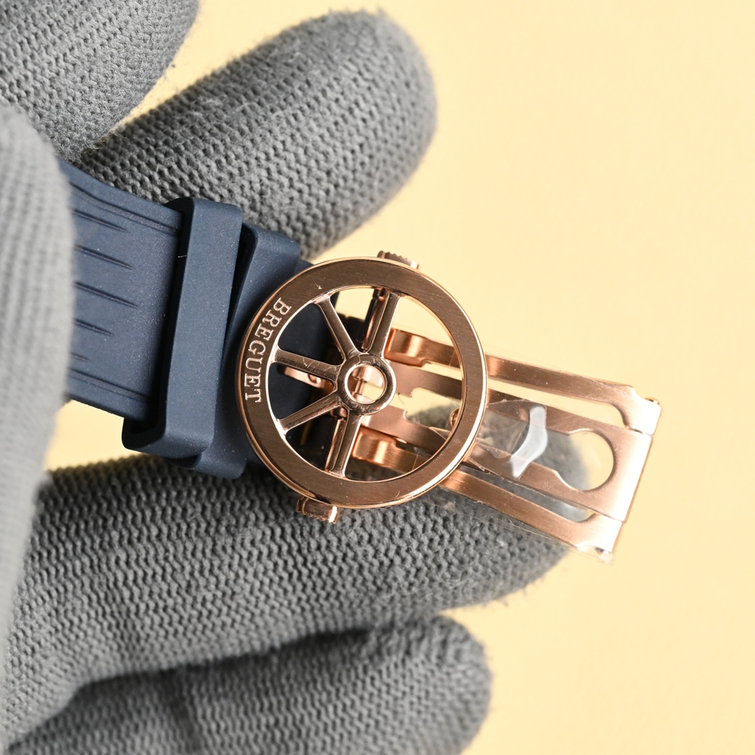“New Crocodile Skin 100CF Wristwatch Launch with Sapphire Glass and Water-Proof Features” - 图片 9