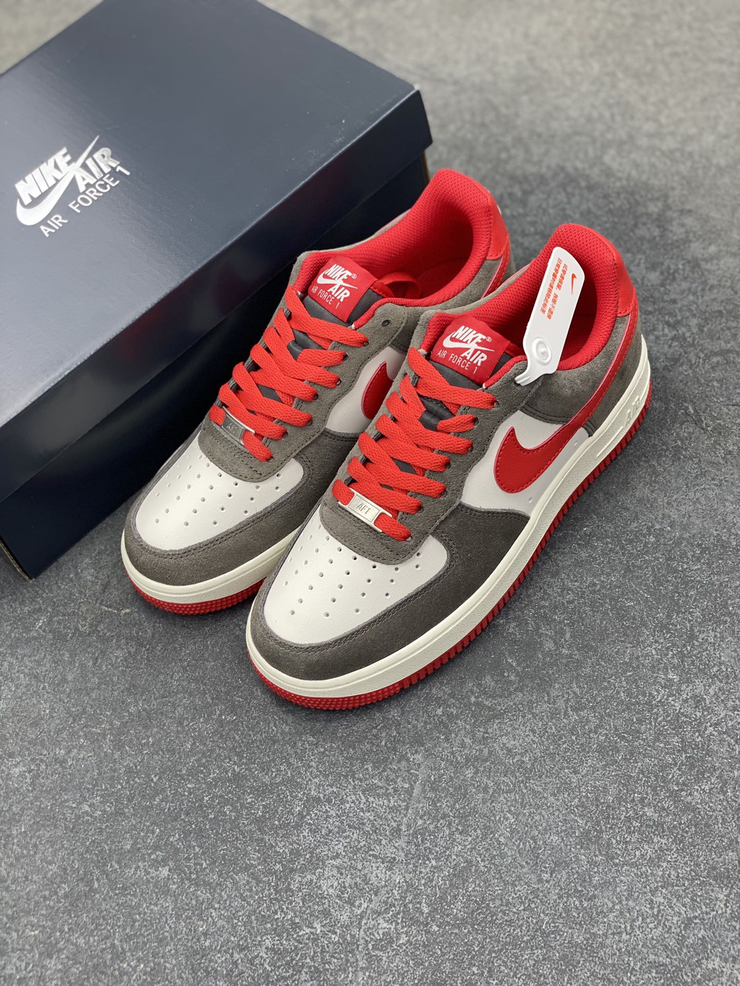 图片[8]-Nike Air Force 1 Low 灰白红 原楦头原纸板 打造纯正空军版型 专注外贸渠道 全掌内置蜂窝气垫 原盒配件 原厂中底钢印、拉帮完美 货号：FQ8714-201 尺码：36 36.5 37.5 38 38.5 39 40 40.5 41 42 42.5 43 44 44.5 45-选品中心