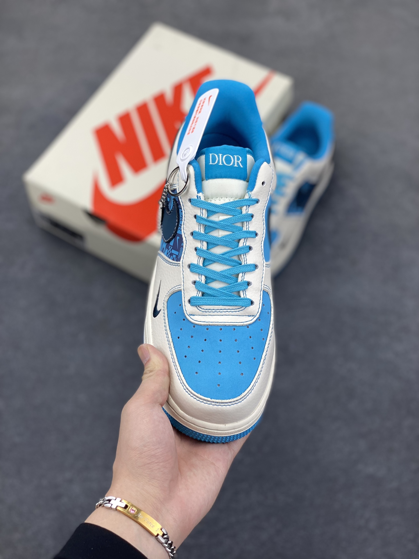 图片[2]-NIke Air Force 1 \’07 Low “迪奥联名——石蕊蓝”空军一号 低帮 运动鞋 休闲鞋 折边针车 工艺难度大 原楦头原纸板 原装鞋盒 定制五金配件 内置全掌气垫 原厂鞋底 货号：KK1988-088 尺码：36 36.5 37.5 38 38.5 39 40 40.5 41 42 42.5 43 44 44.5 45-选品中心