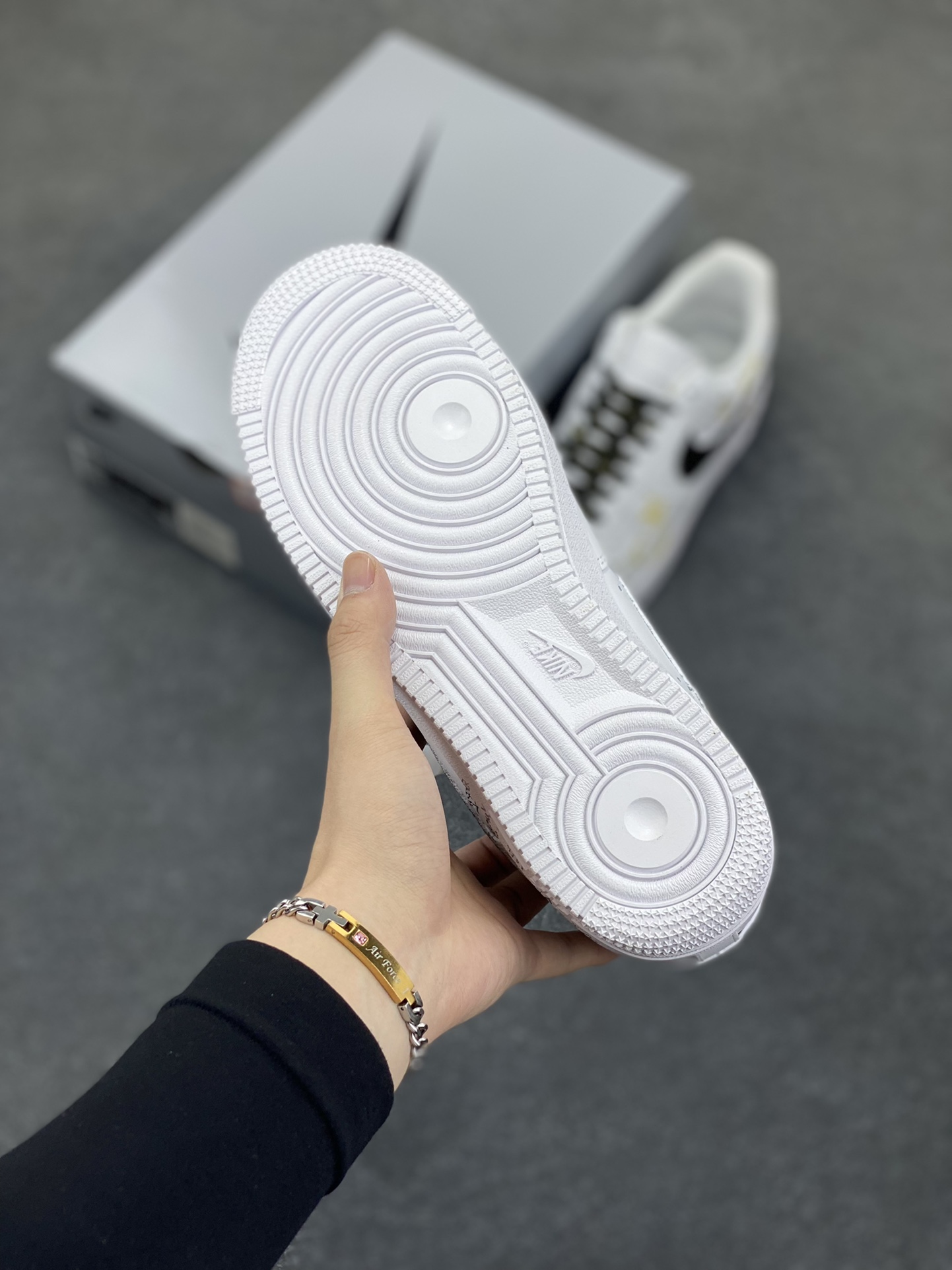 图片[5]-Nike Air Force 1 Low’07 东篱醉 中国风 渐变黄 华丽典雅 扇形挂件 空军一号低帮休闲板鞋 定制皮料 原厂3D打印 定制鞋盒 原楦原纸板 纯正空军版型 内置全掌气垫 货号：ZH0316-082 尺码：36 36.5 37.5 38 38.5 39 40 40.5 41 42 42.5 43 44 44.5 45-选品中心