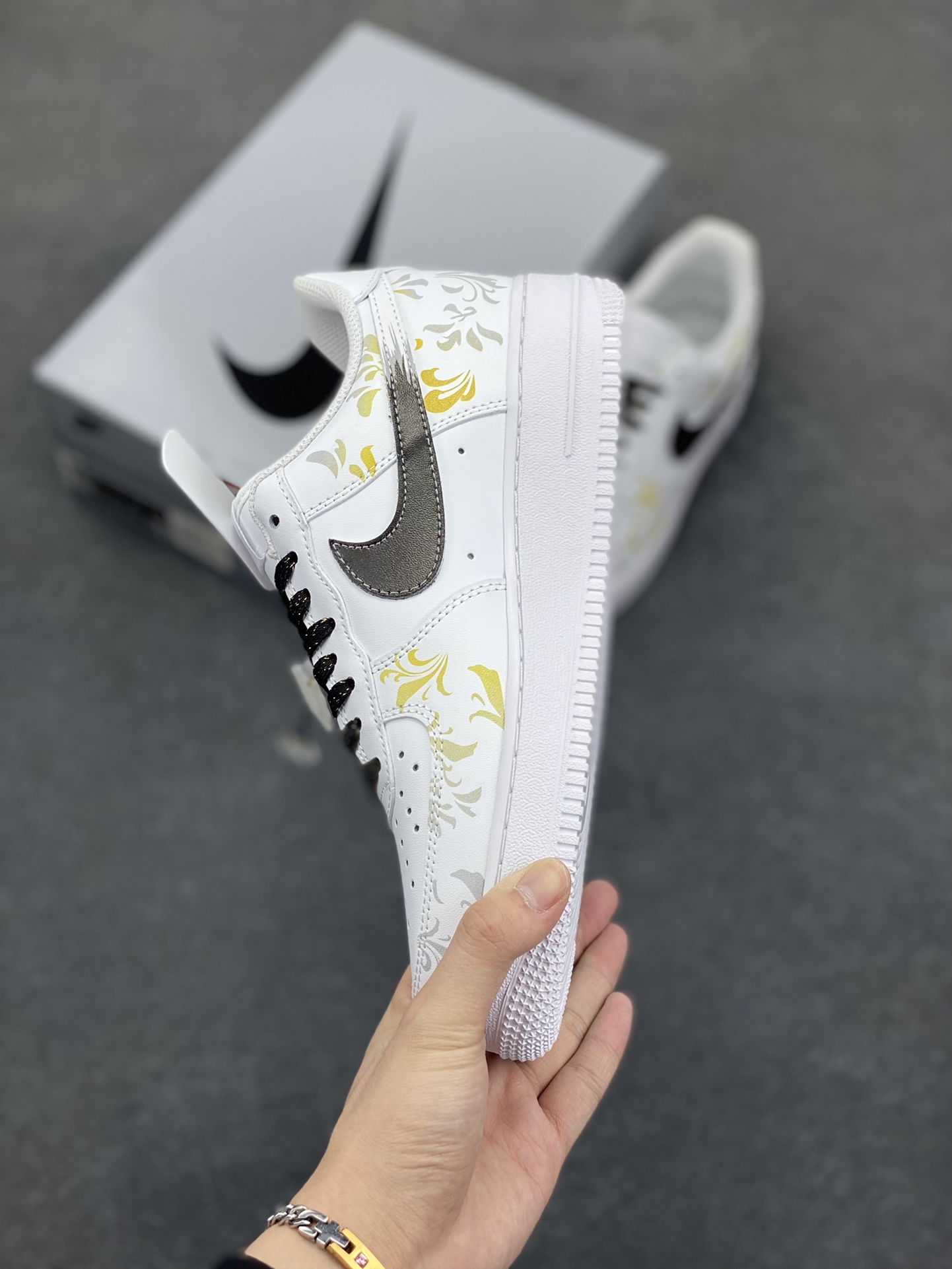 图片[3]-Nike Air Force 1 Low’07 东篱醉 中国风 渐变黄 华丽典雅 扇形挂件 空军一号低帮休闲板鞋 定制皮料 原厂3D打印 定制鞋盒 原楦原纸板 纯正空军版型 内置全掌气垫 货号：ZH0316-082 尺码：36 36.5 37.5 38 38.5 39 40 40.5 41 42 42.5 43 44 44.5 45-选品中心