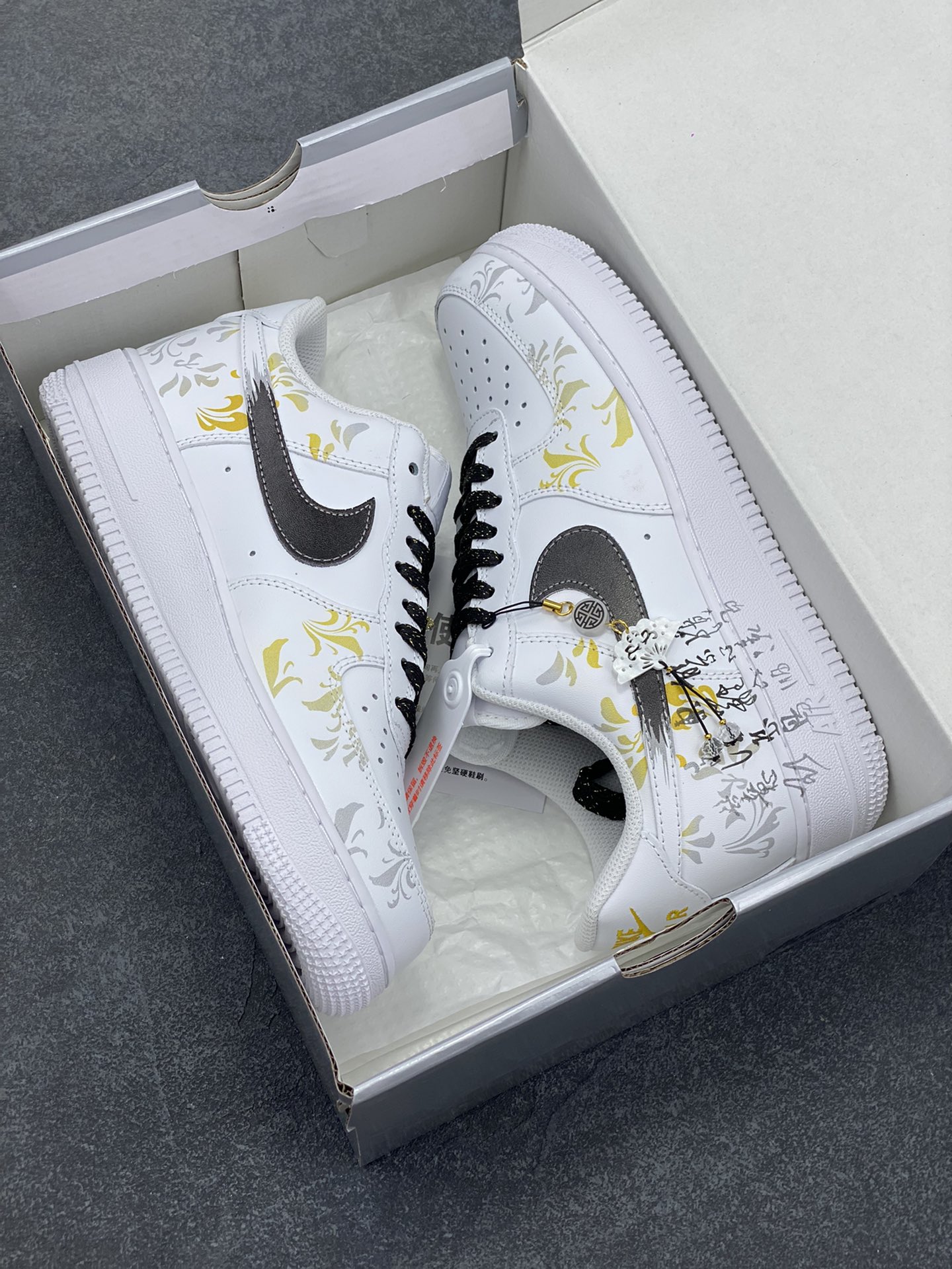 图片[9]-Nike Air Force 1 Low’07 东篱醉 中国风 渐变黄 华丽典雅 扇形挂件 空军一号低帮休闲板鞋 定制皮料 原厂3D打印 定制鞋盒 原楦原纸板 纯正空军版型 内置全掌气垫 货号：ZH0316-082 尺码：36 36.5 37.5 38 38.5 39 40 40.5 41 42 42.5 43 44 44.5 45-选品中心