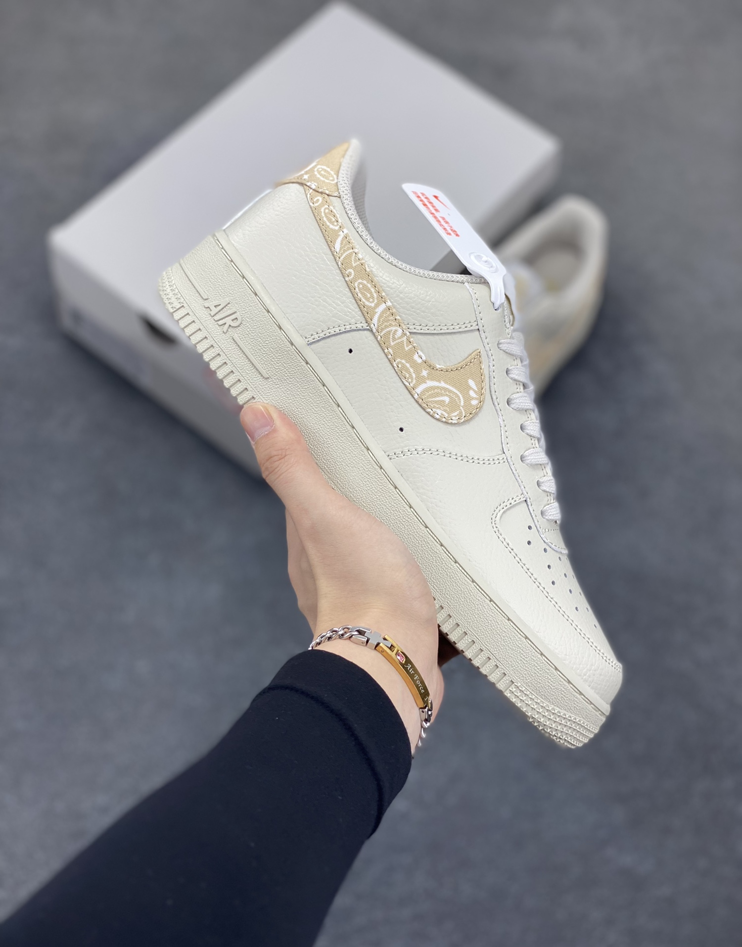 Nike Air Force 1 Low 驼色腰果勾 原楦头原纸板 打造纯正空军版型 专注外贸渠道 全掌内置蜂窝气垫 原盒配件 原厂中底钢印、拉帮完美 货号：IH2051-072 尺码：35.5 36 36.5 37.5 38 38.5 39 40 40.5 41 42 42.5 43 44 44.5 45-选品中心