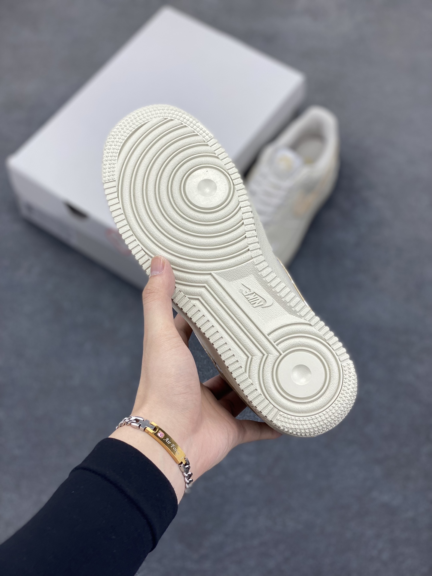 图片[5]-Nike Air Force 1 Low 驼色腰果勾 原楦头原纸板 打造纯正空军版型 专注外贸渠道 全掌内置蜂窝气垫 原盒配件 原厂中底钢印、拉帮完美 货号：IH2051-072 尺码：35.5 36 36.5 37.5 38 38.5 39 40 40.5 41 42 42.5 43 44 44.5 45-选品中心