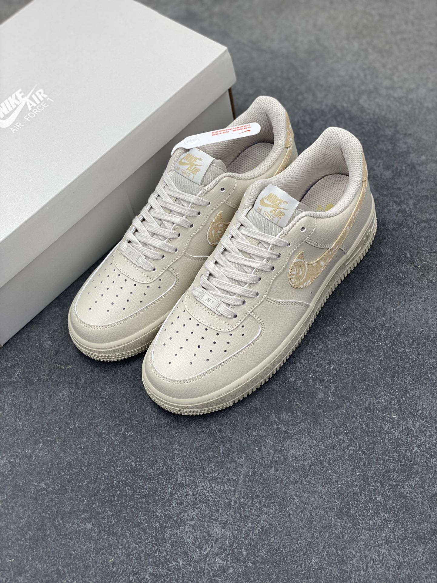 图片[8]-Nike Air Force 1 Low 驼色腰果勾 原楦头原纸板 打造纯正空军版型 专注外贸渠道 全掌内置蜂窝气垫 原盒配件 原厂中底钢印、拉帮完美 货号：IH2051-072 尺码：35.5 36 36.5 37.5 38 38.5 39 40 40.5 41 42 42.5 43 44 44.5 45-选品中心