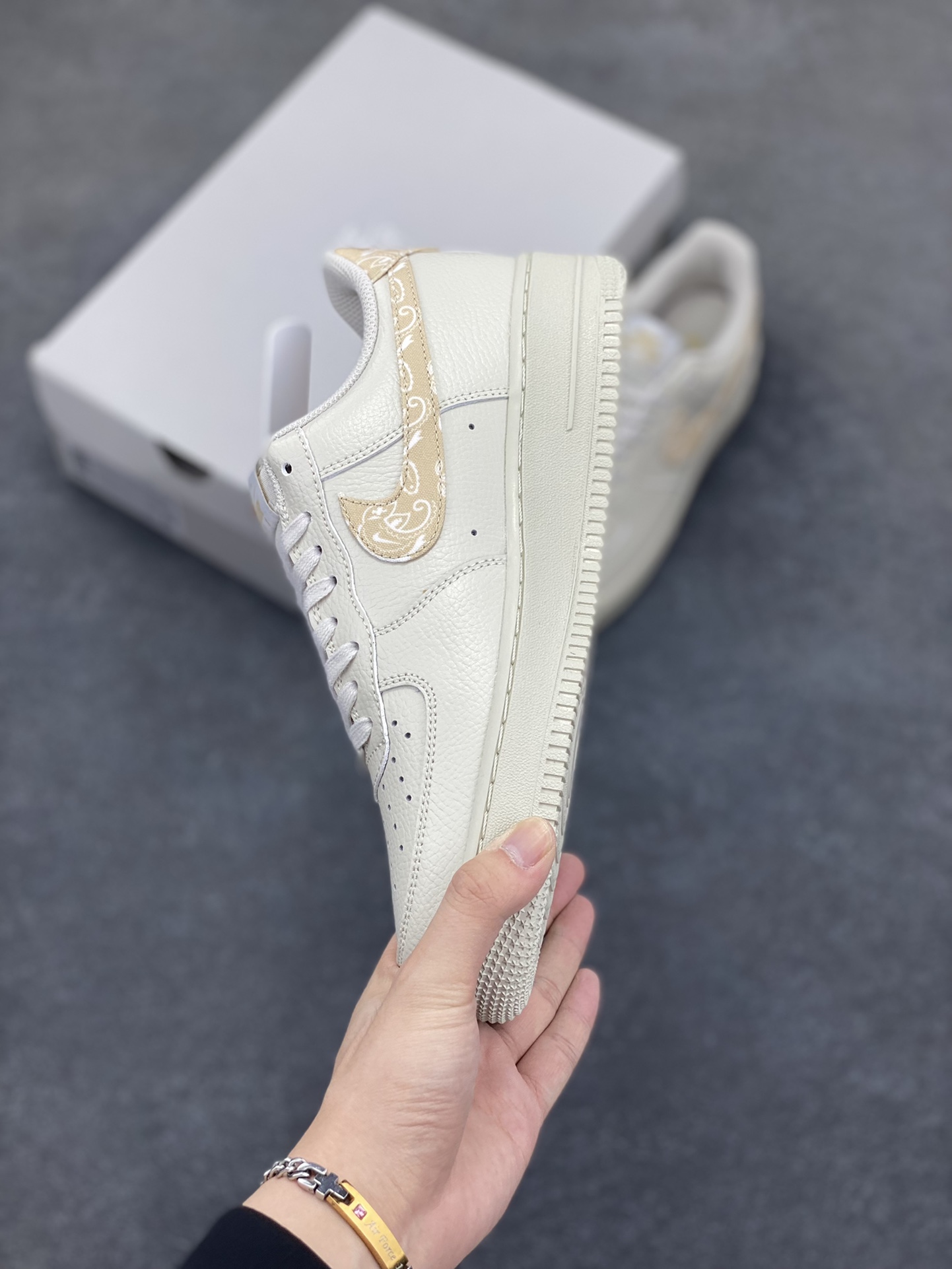 图片[3]-Nike Air Force 1 Low 驼色腰果勾 原楦头原纸板 打造纯正空军版型 专注外贸渠道 全掌内置蜂窝气垫 原盒配件 原厂中底钢印、拉帮完美 货号：IH2051-072 尺码：35.5 36 36.5 37.5 38 38.5 39 40 40.5 41 42 42.5 43 44 44.5 45-选品中心