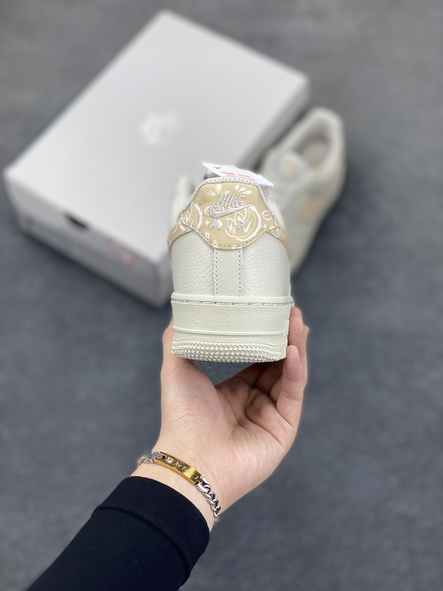 图片[4]-Nike Air Force 1 Low 驼色腰果勾 原楦头原纸板 打造纯正空军版型 专注外贸渠道 全掌内置蜂窝气垫 原盒配件 原厂中底钢印、拉帮完美 货号：IH2051-072 尺码：35.5 36 36.5 37.5 38 38.5 39 40 40.5 41 42 42.5 43 44 44.5 45-选品中心