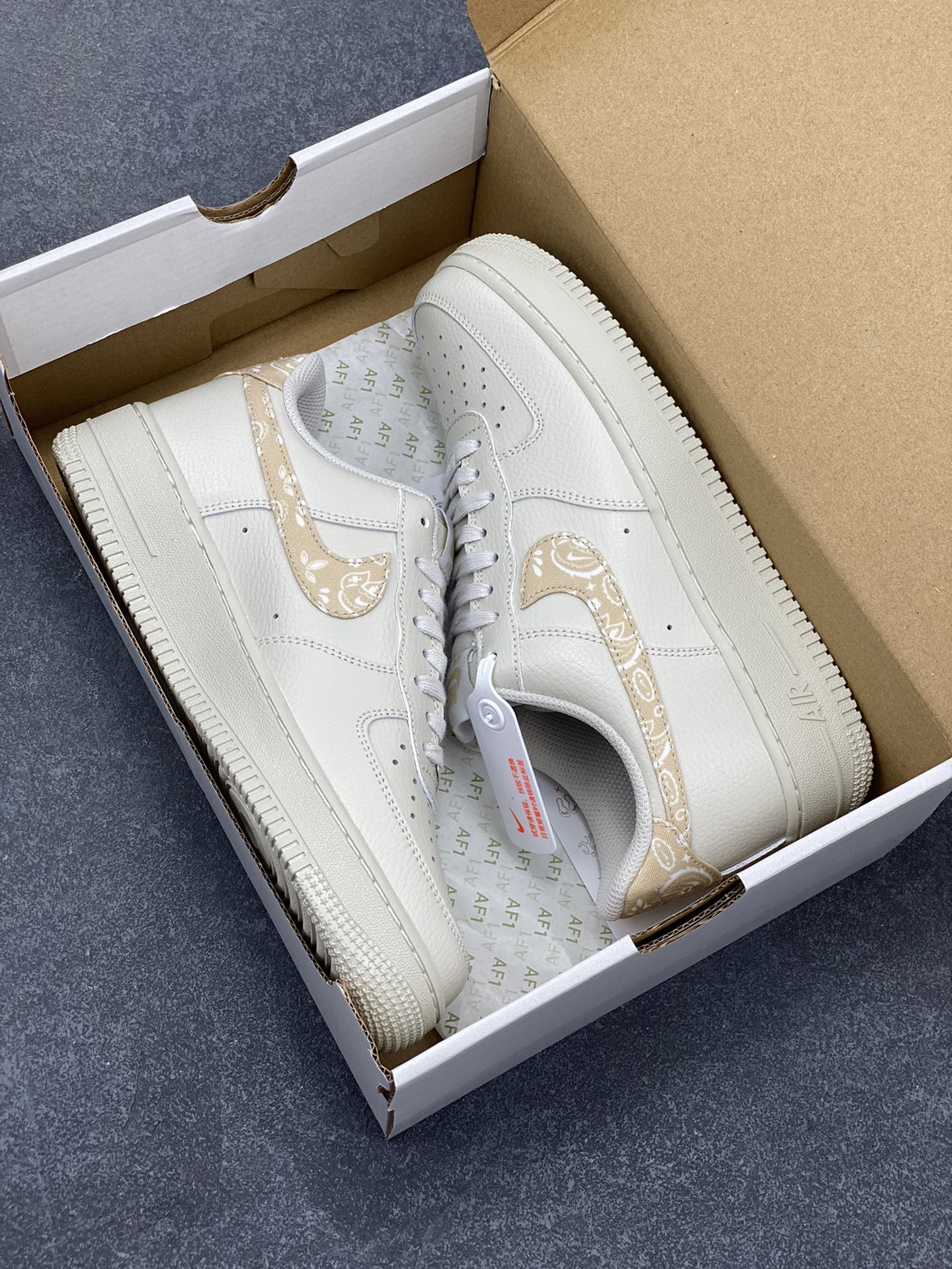 图片[9]-Nike Air Force 1 Low 驼色腰果勾 原楦头原纸板 打造纯正空军版型 专注外贸渠道 全掌内置蜂窝气垫 原盒配件 原厂中底钢印、拉帮完美 货号：IH2051-072 尺码：35.5 36 36.5 37.5 38 38.5 39 40 40.5 41 42 42.5 43 44 44.5 45-选品中心