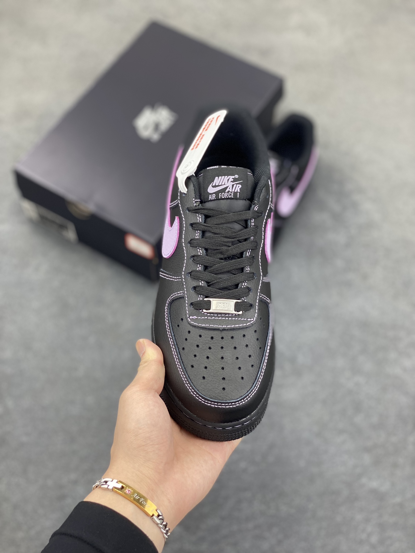图片[2]-Nike Air Force 1 Low 黑紫 原楦头原纸板 打造纯正空军版型 专注外贸渠道 全掌内置蜂窝气垫 原盒配件 原厂中底钢印、拉帮完美 货号：HQ2037-001 尺码：36 36.5 37.5 38 38.5 39 40 40.5 41 42 42.5 43 44 44.5 45-选品中心